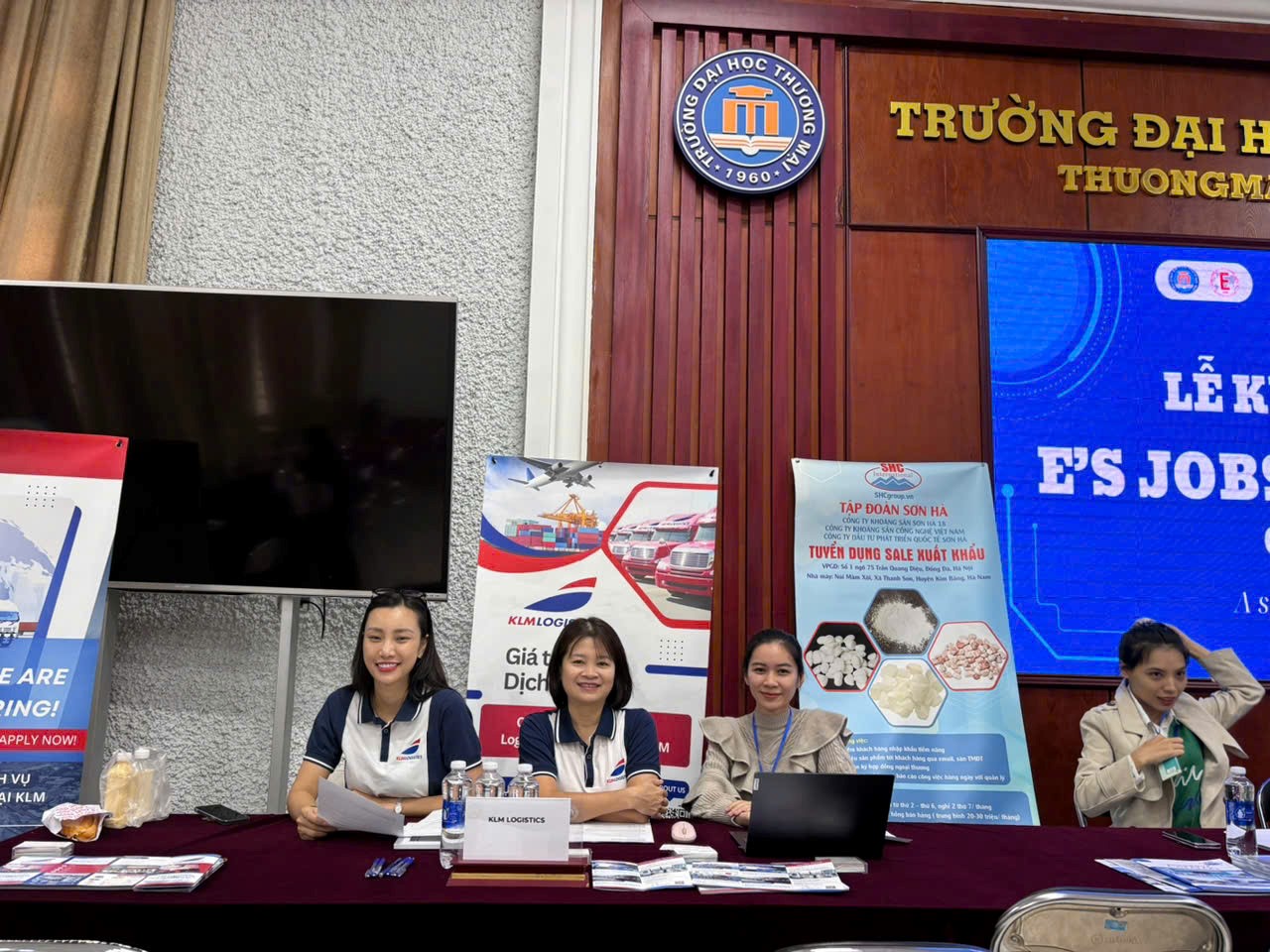 Ngày hội việc làm tại Trường Thương Mại 2024